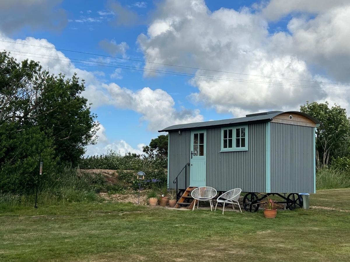Toms Hut And Robins Rest Shepherd Huts Near Уэйдбридж Экстерьер фото
